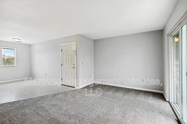 Building Photo - 118 Talon Pl