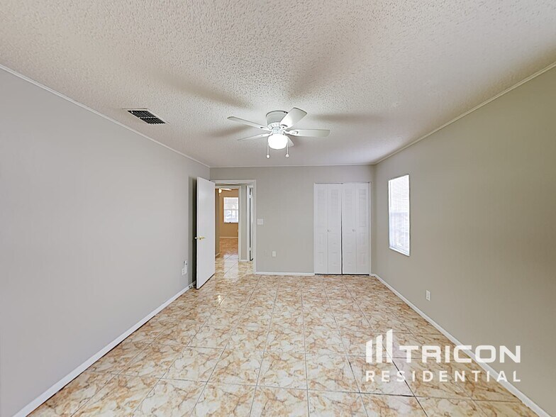 Building Photo - 4624 S Country Hills Ct