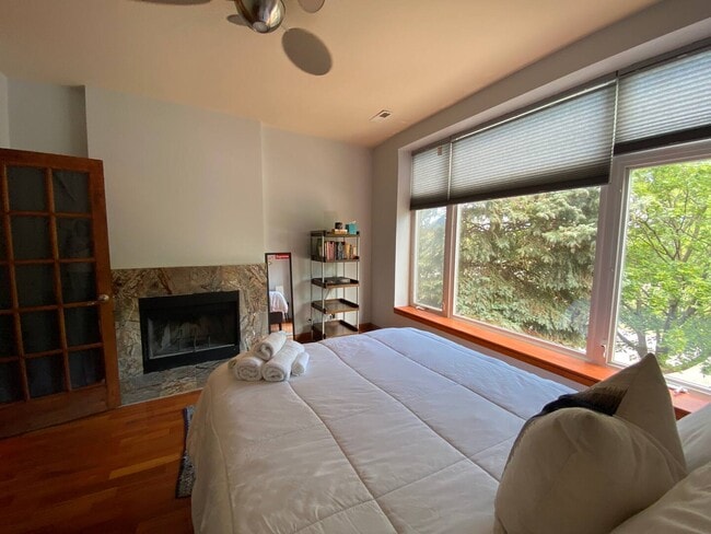 Building Photo - 419 E Oakwood Blvd