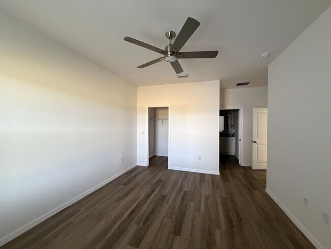 Building Photo - 16077 Badalona Dr