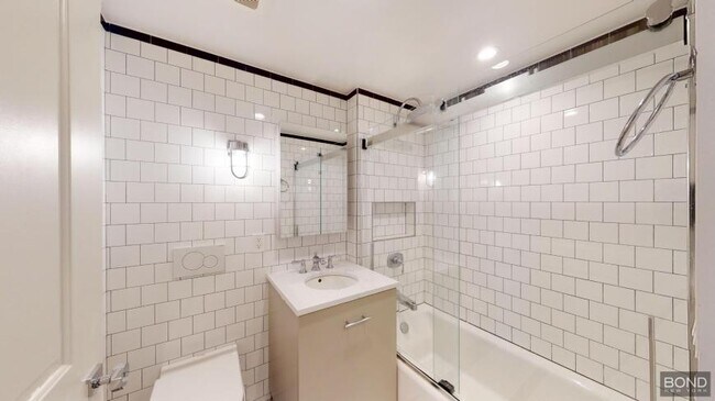 Building Photo - 2 bedroom in NEW YORK NY 10009