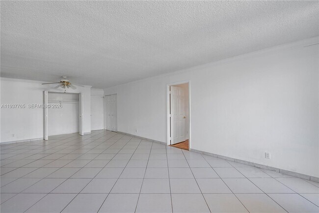 Building Photo - 6770 Indian Creek Dr