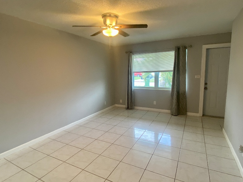 Building Photo - 2608 NW 65th Ave