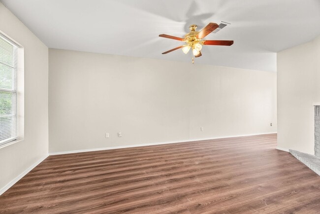 Building Photo - Townhouse in Maumelle!