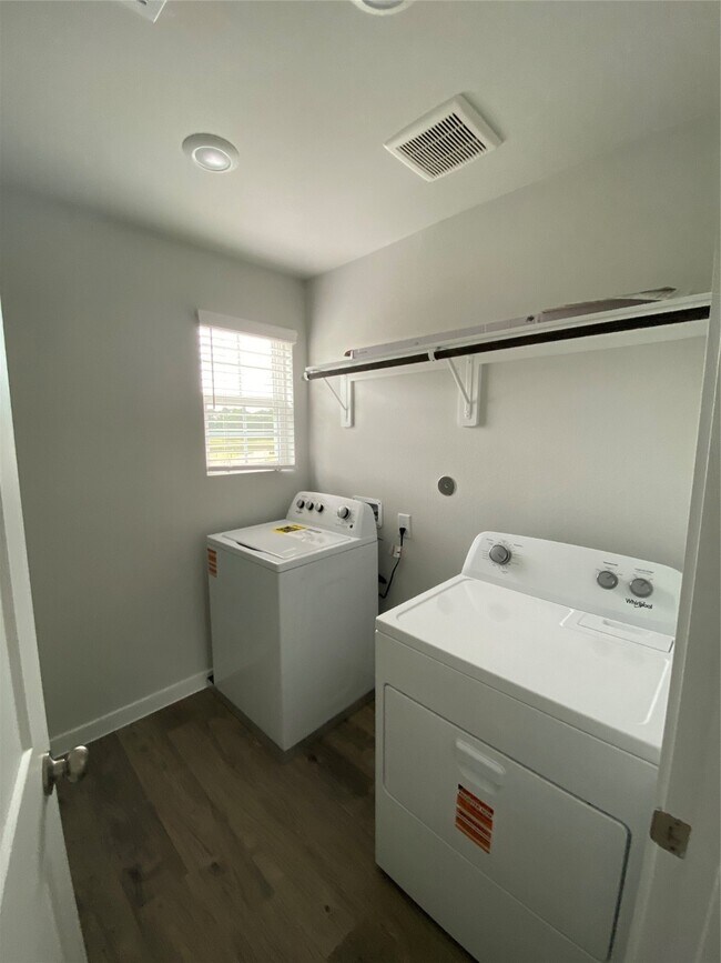 Building Photo - 122 Alset Dr