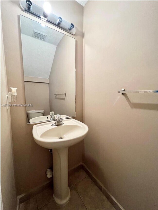 Building Photo - 2313 Clipper Pl