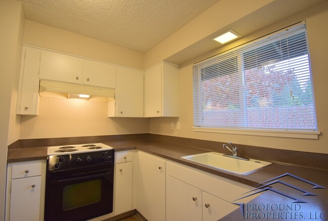 Building Photo - 8745 SW Beaverton Hillsdale Hwy