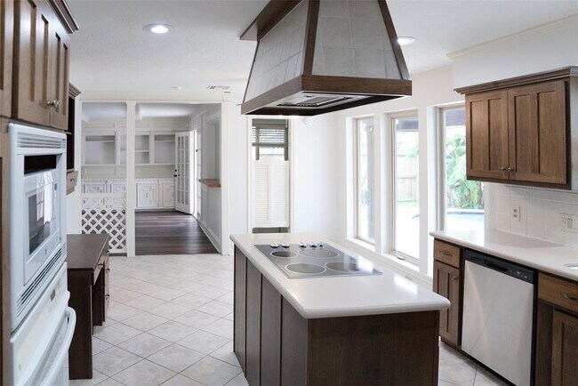 Building Photo - 16611 Brenton Oaks Dr
