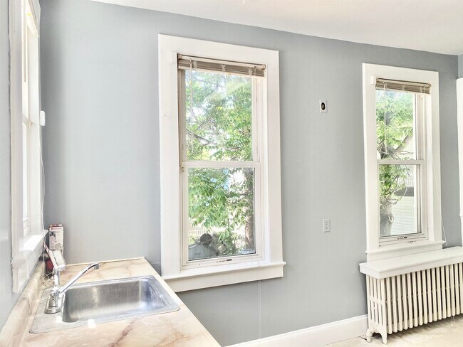 Building Photo - 19 Nelson Ave