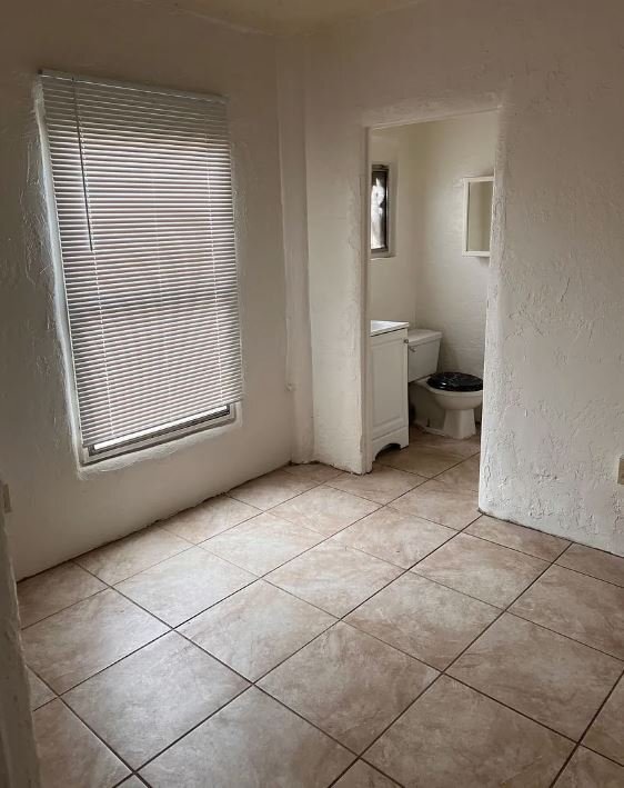 Building Photo - 204 E Palmdale St