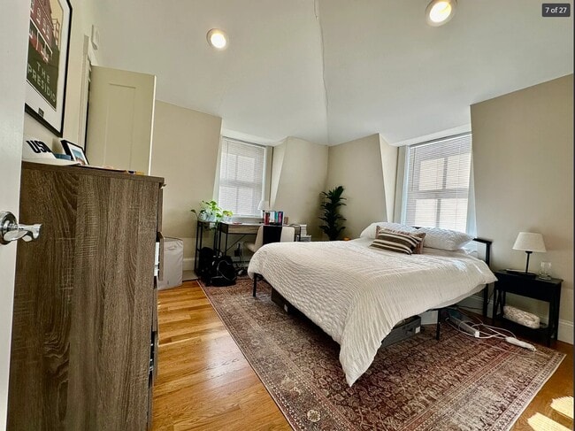 Building Photo - 470 Green St