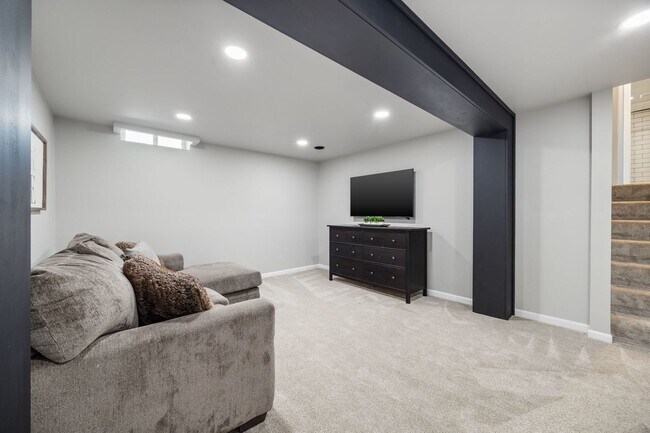 Building Photo - 375 Partridge Ct