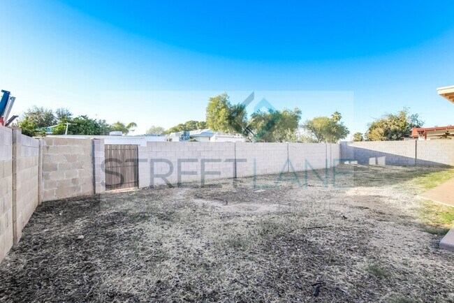 Building Photo - Charming 4 Bedroom in Phoenix!