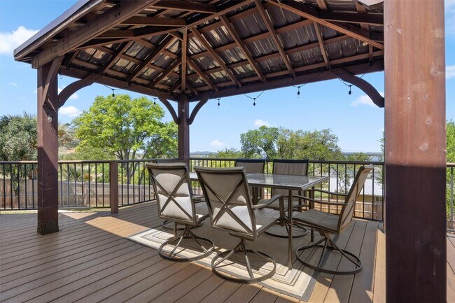 Building Photo - 104 Kings Way