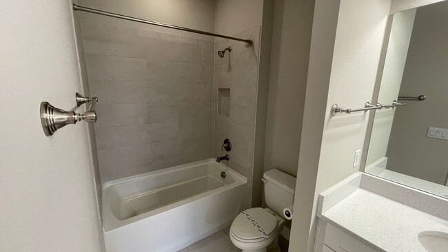 Building Photo - Unfurnished Annual Rental