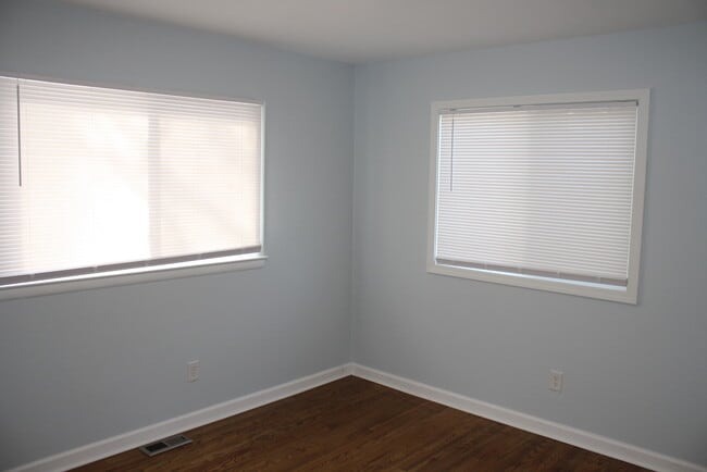 Building Photo - 264 Highland Dr