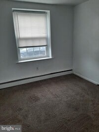 Building Photo - 122 S Hellertown Ave