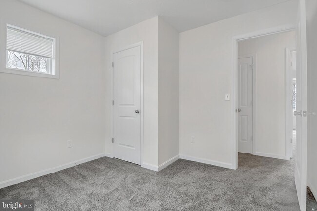 Building Photo - 331 Quincy Dr