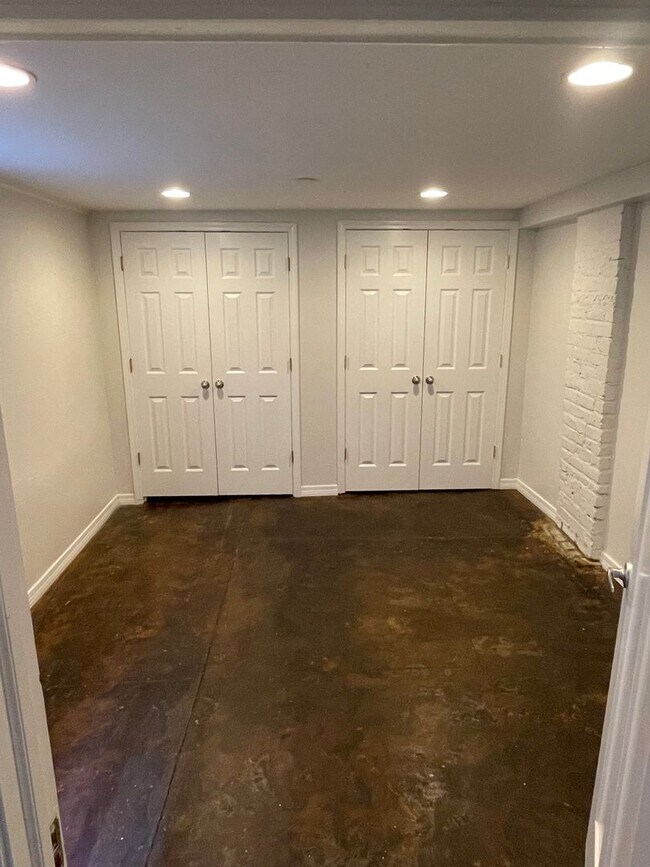 Building Photo - 3115-3115 Constance St