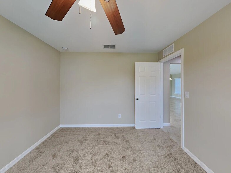 Building Photo - 311 Tandil St