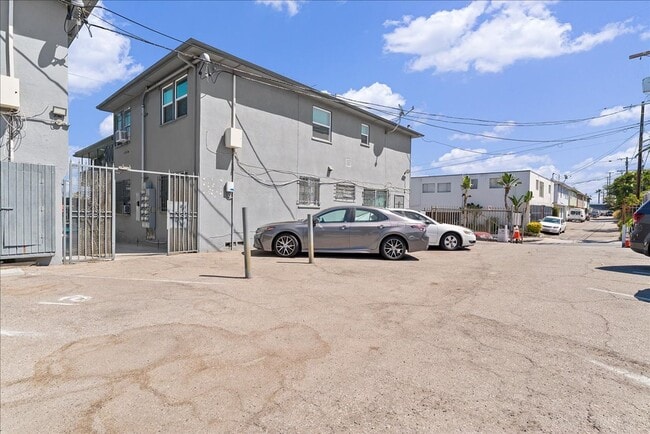 Building Photo - 3506 W Florence Ave