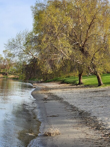Building Photo - 710 Catskill St