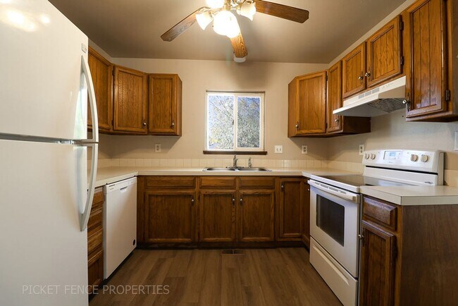 Building Photo - Beautiful 2 Story Home in Loveland