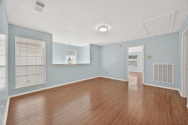 Building Photo - 6710 Bellaire Gardens Dr