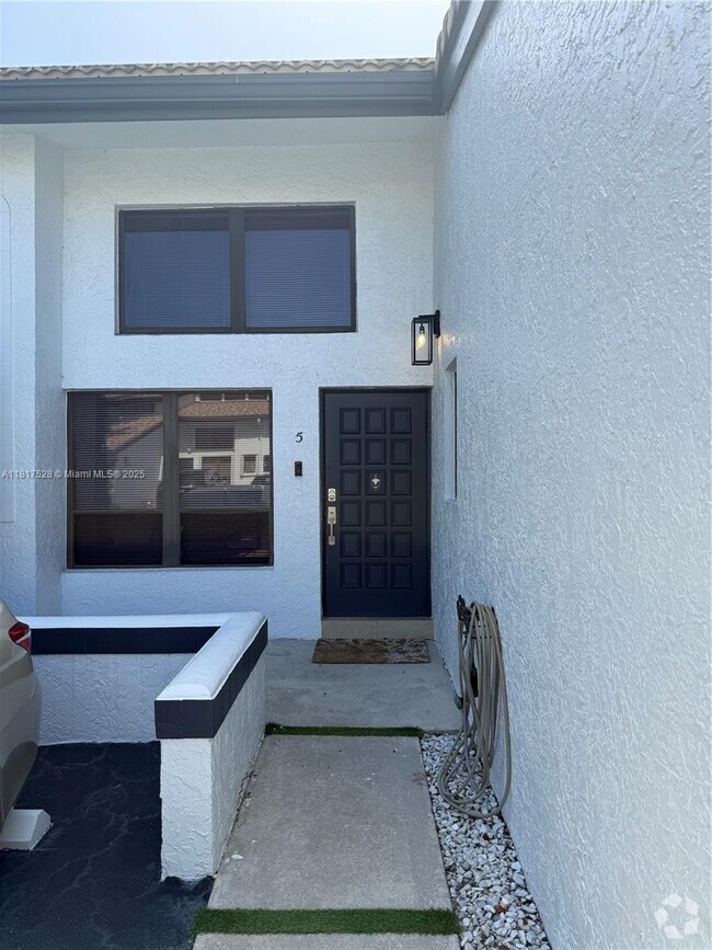 Building Photo - 363 W Camino Real