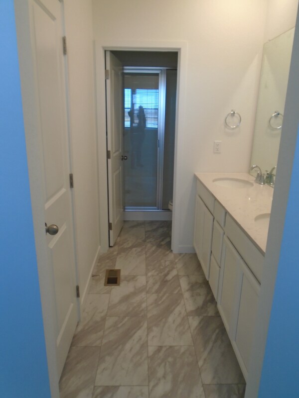 Building Photo - 5387 Euclid Dr