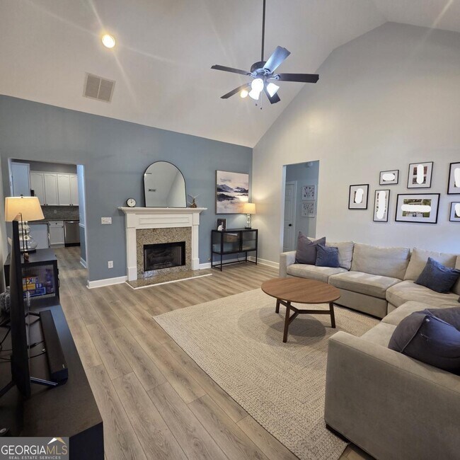 Building Photo - 105 Cottage Grove