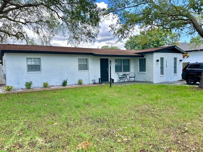 Building Photo - 3703 W Leila Ave