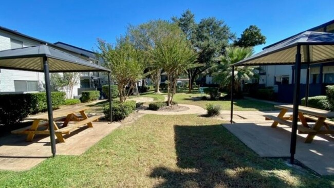 Building Photo - 874 Yorkchester Dr