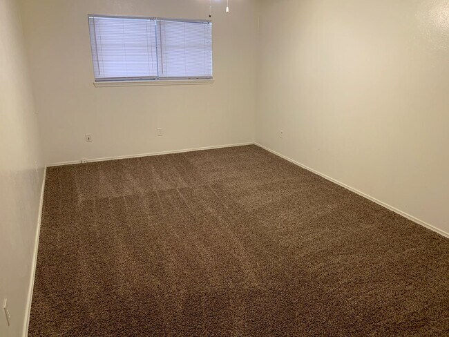 Building Photo - Duplex