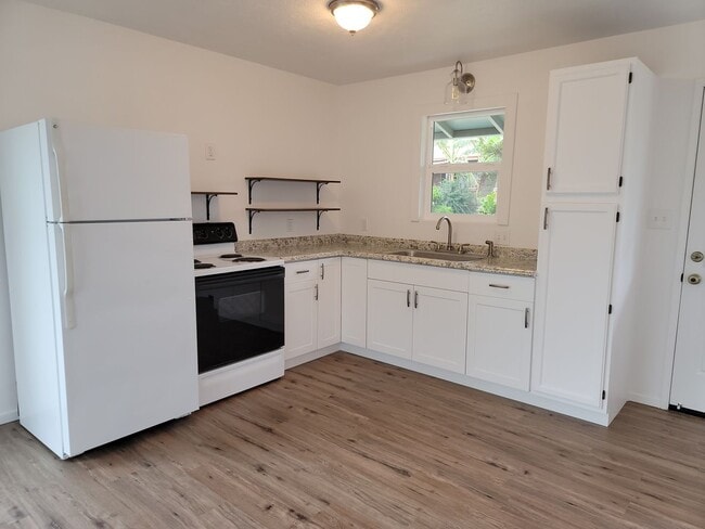 Building Photo - 260 Manini Pl