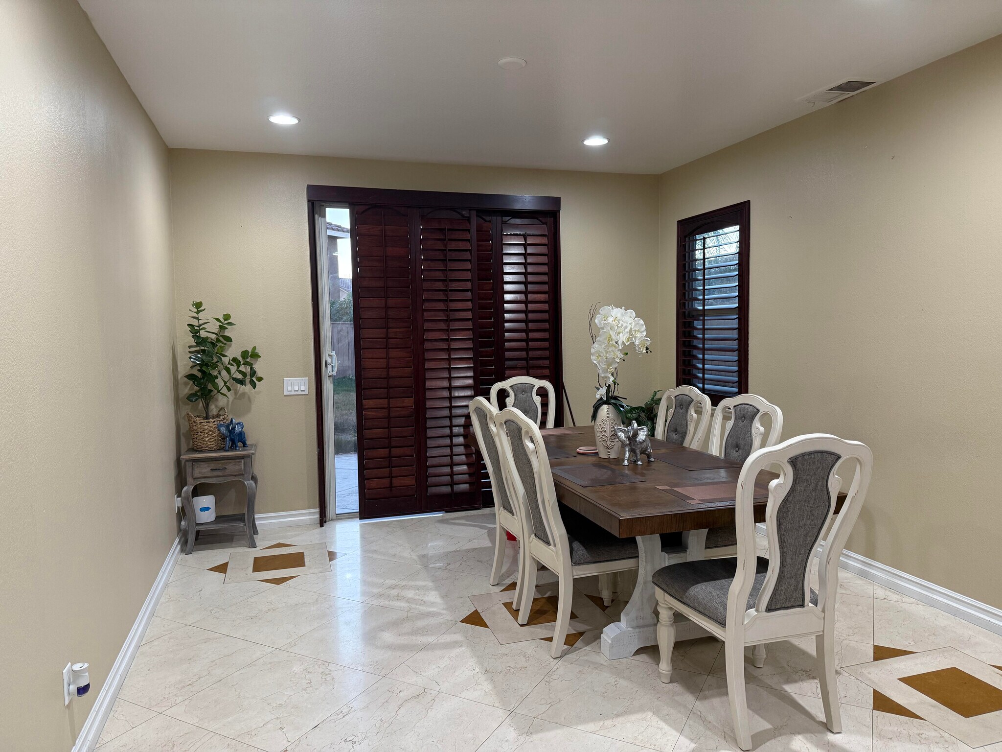 Building Photo - 1411 Scenic Ct