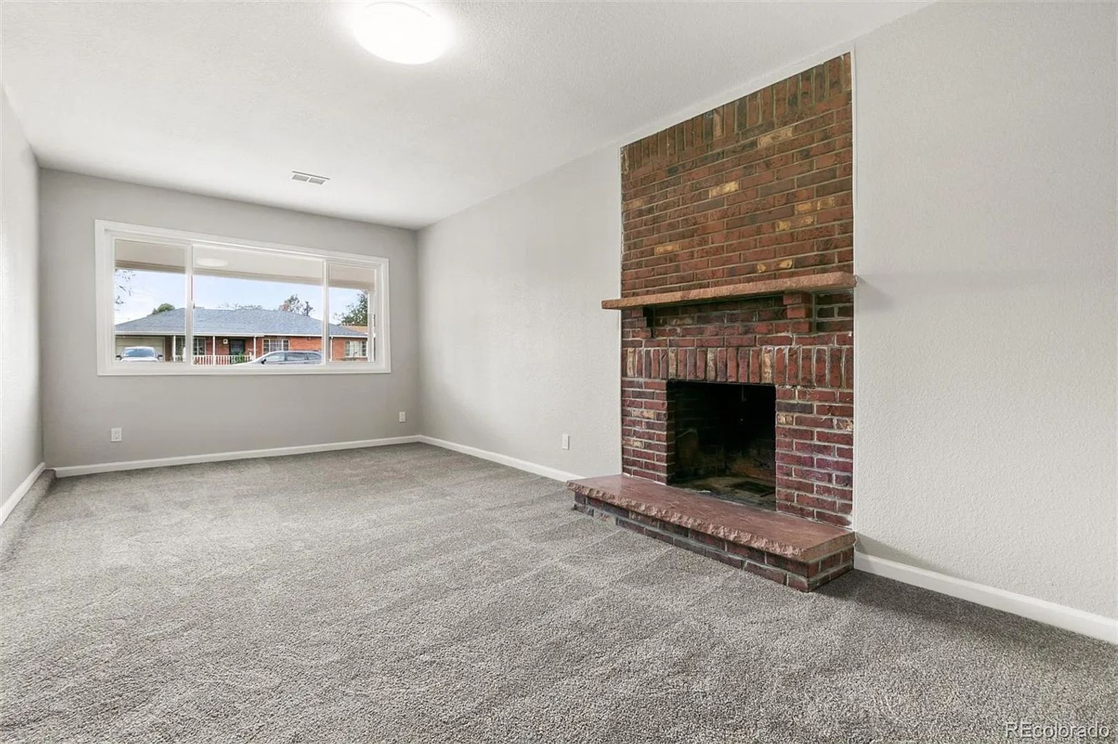 Building Photo - 756 N Revere St