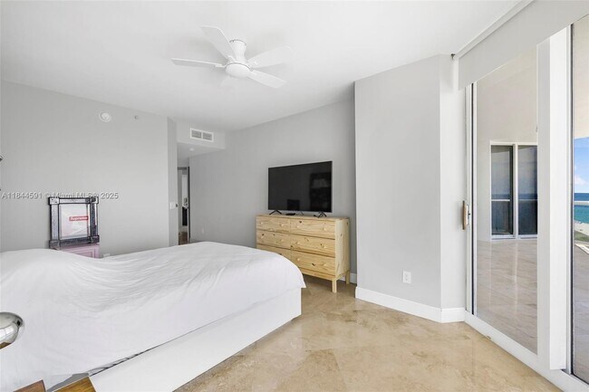 Building Photo - 4775 Collins Ave