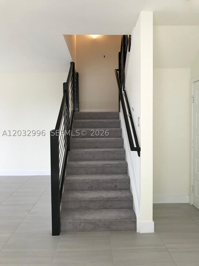 Building Photo - 8102 NW 105th Ct