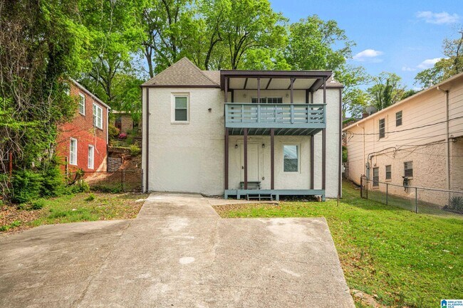 Building Photo - 528 10th Ct W