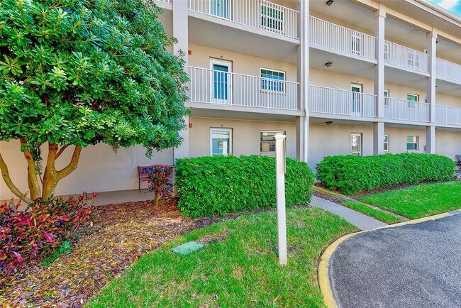 Building Photo - 10215 Regal Dr