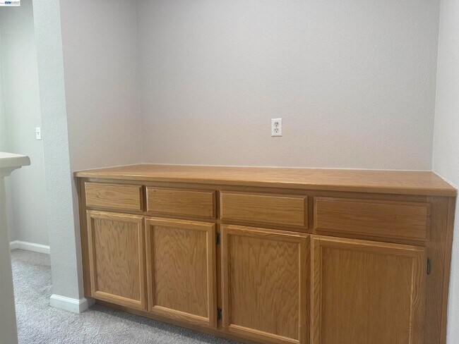 Building Photo - 3162 Golden Crest Common