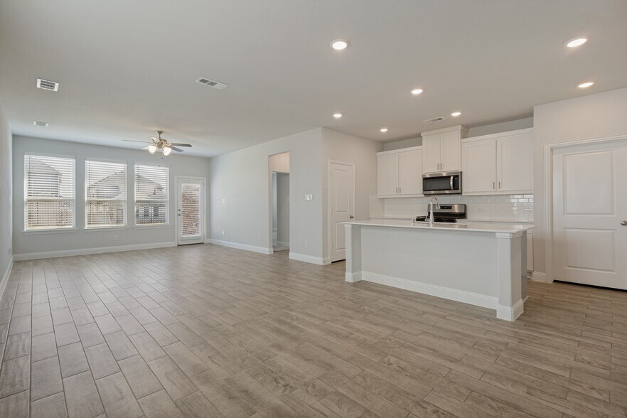 Building Photo - 724 Amenduni Ln