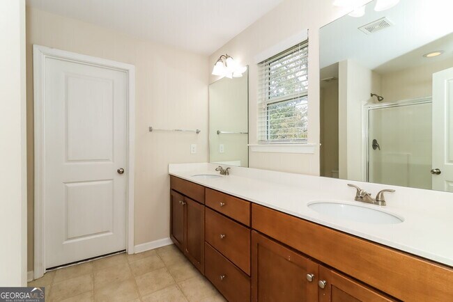 Building Photo - 430 Darbys Run Ct
