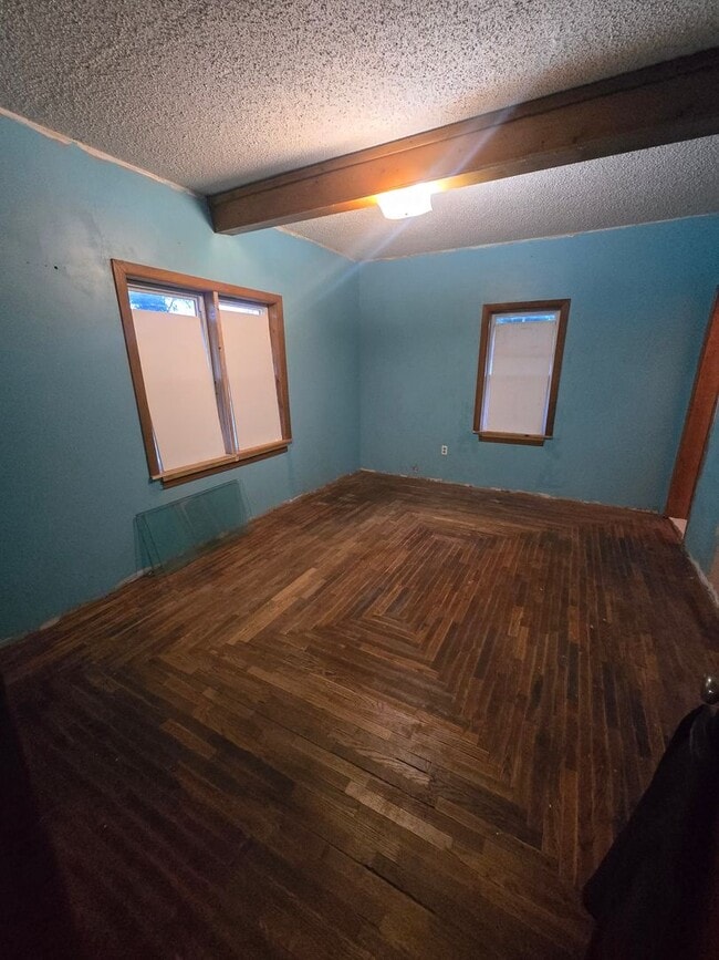 Building Photo - Country Farmhouse 6 miles from town, chicken coop, storage shed and run-in shed