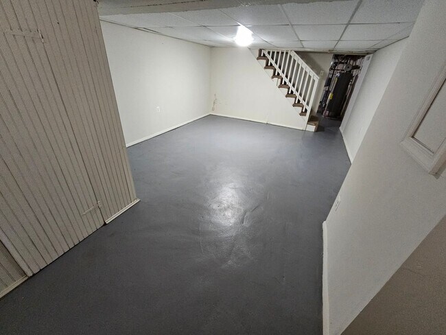 Building Photo - 3406 Kenyon Ave