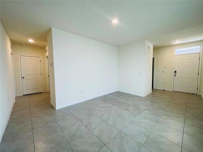Building Photo - 17043 Oval Rum Dr