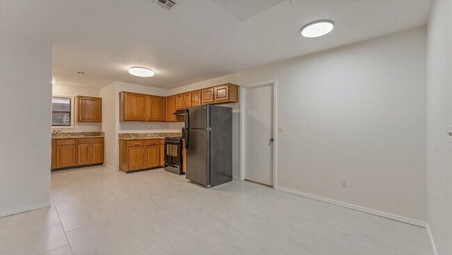 Building Photo - "Dog-friendly and Cozy Home Close To UofArk"