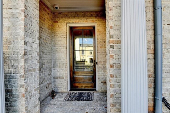 Building Photo - 120 Grand Cres