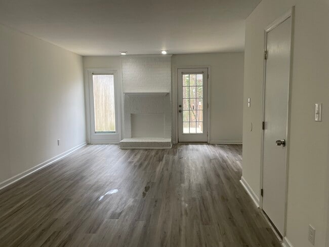 Building Photo - 6909 Glendower Rd